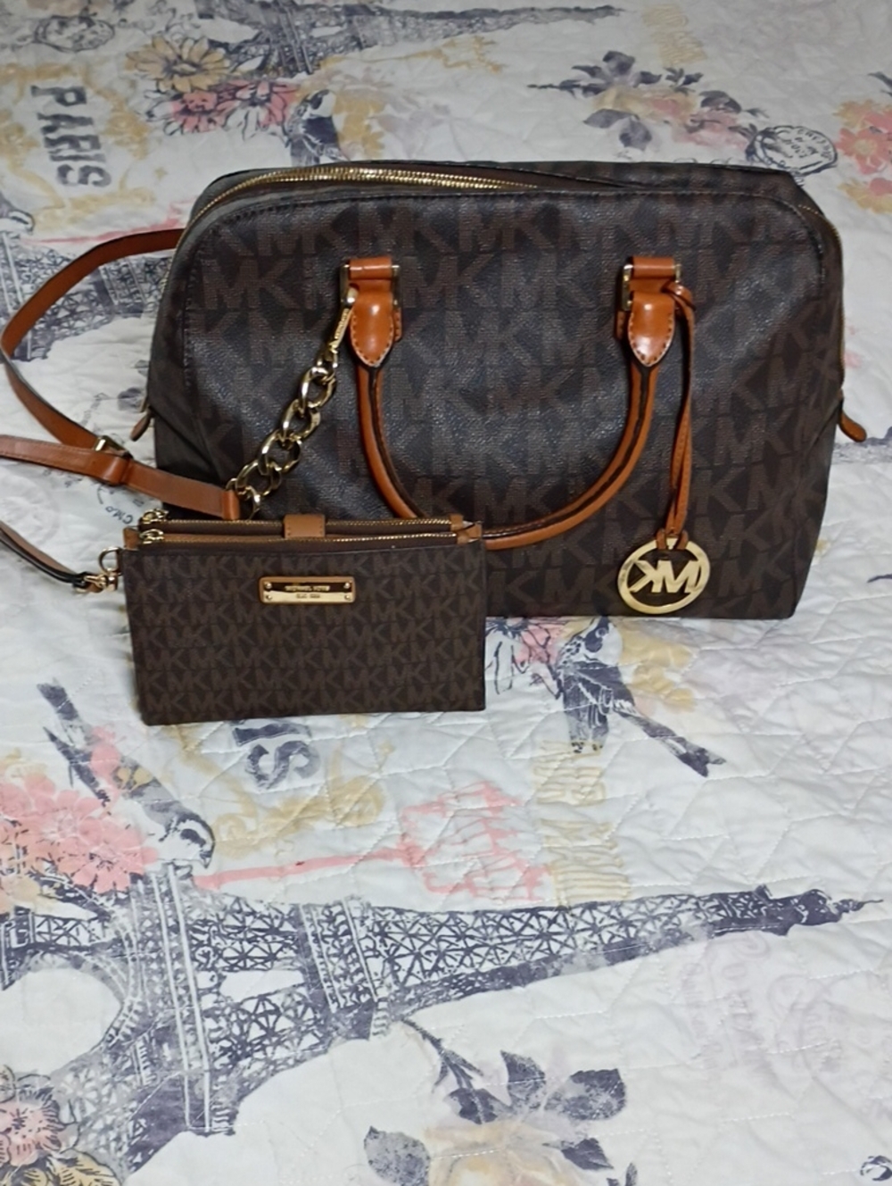 Michael Kors Signature Brown With Accent Gold Chain Matching Set